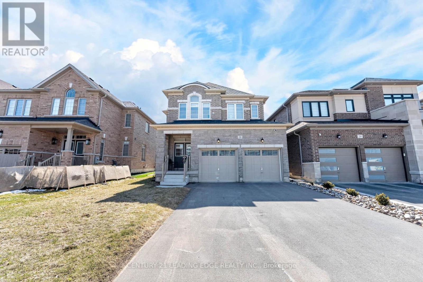 235 Ferragine Crescent, Bradford West Gwillimbury, Ontario  L3Z 4K1 - Photo 2 - N12980104
