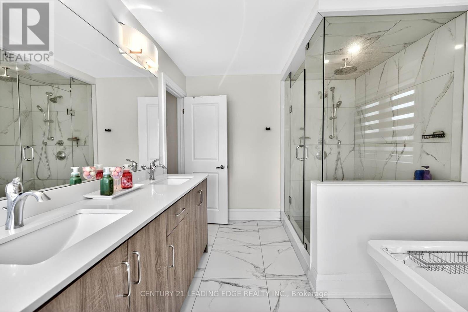 235 Ferragine Crescent, Bradford West Gwillimbury, Ontario  L3Z 4K1 - Photo 27 - N12980104