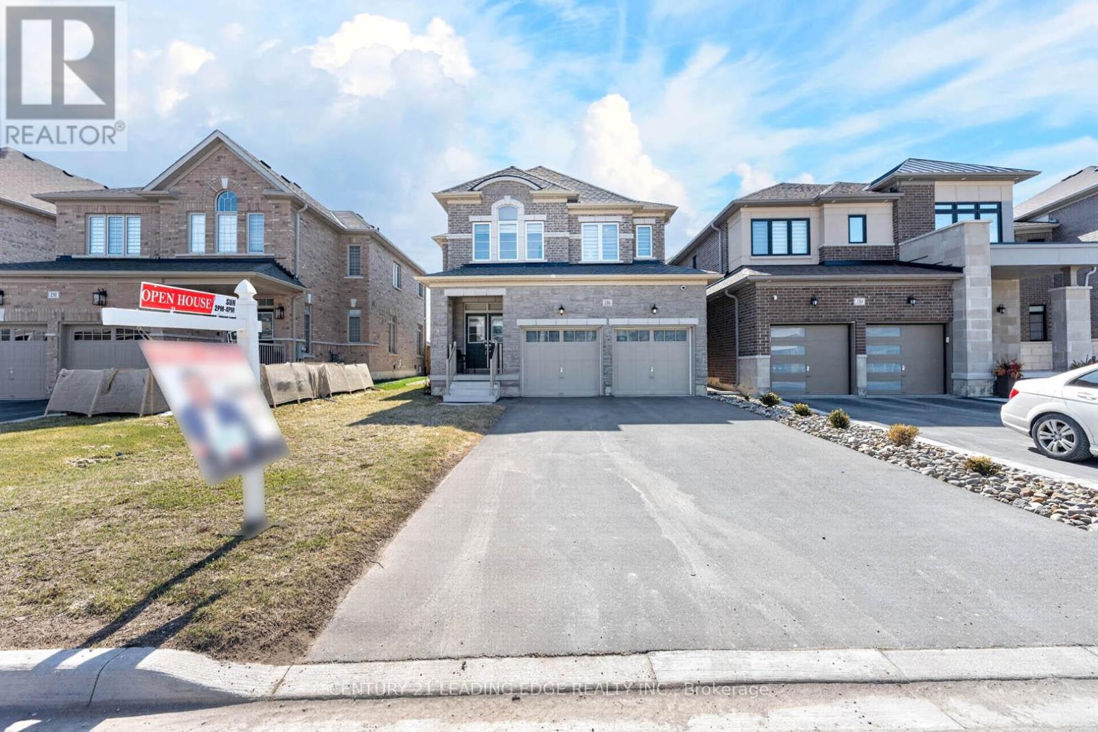 235 Ferragine Crescent, Bradford West Gwillimbury, Ontario  L3Z 4K1 - Photo 3 - N12980104