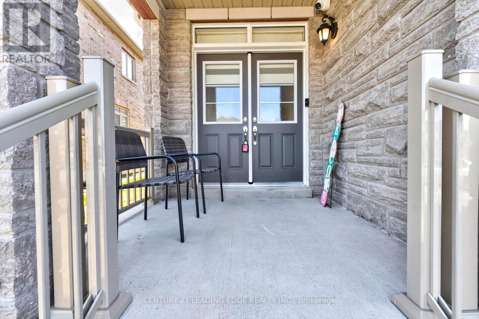 235 Ferragine Crescent, Bradford West Gwillimbury, Ontario  L3Z 4K1 - Photo 4 - N12980104