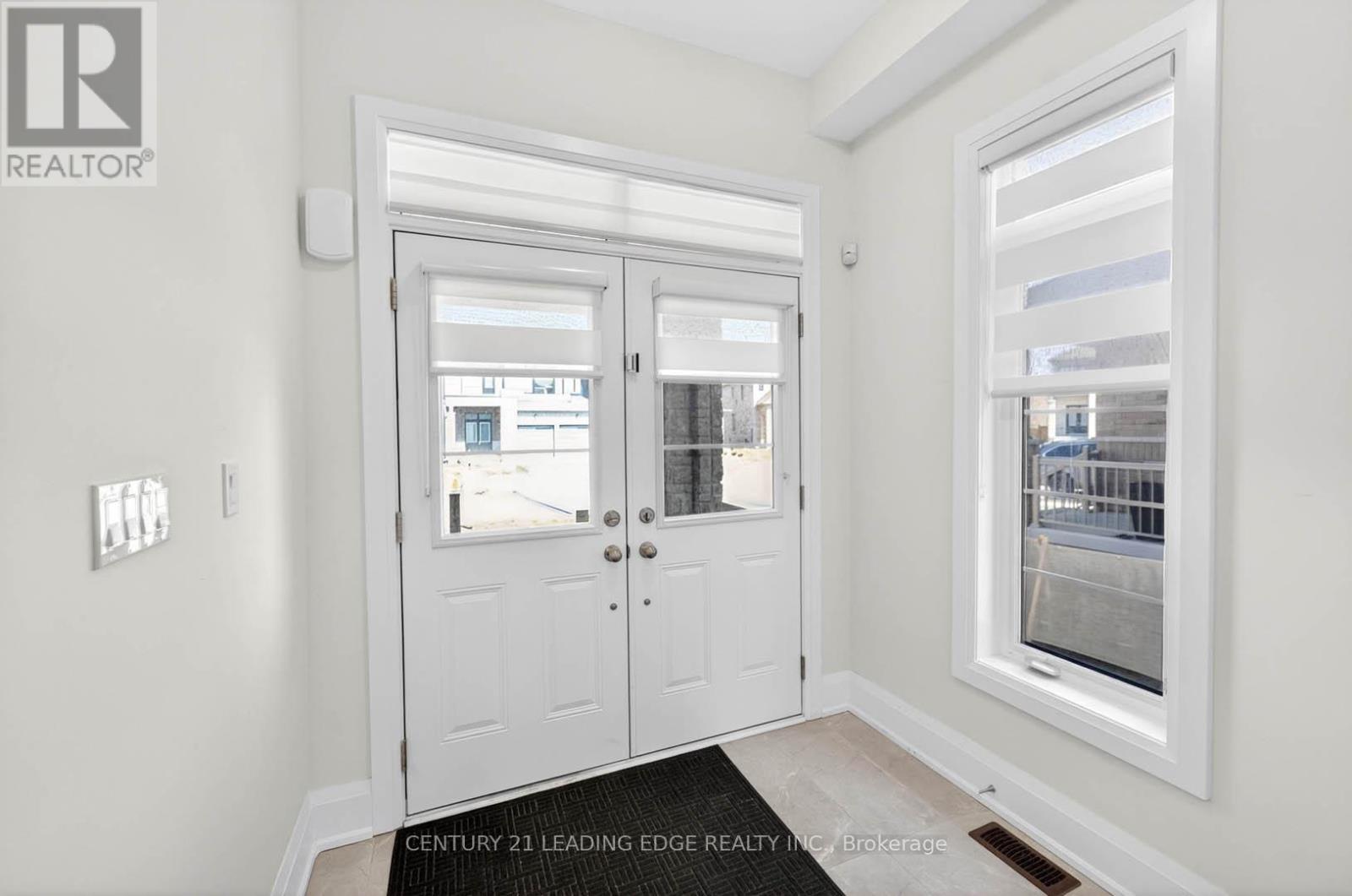 235 Ferragine Crescent, Bradford West Gwillimbury, Ontario  L3Z 4K1 - Photo 5 - N12980104