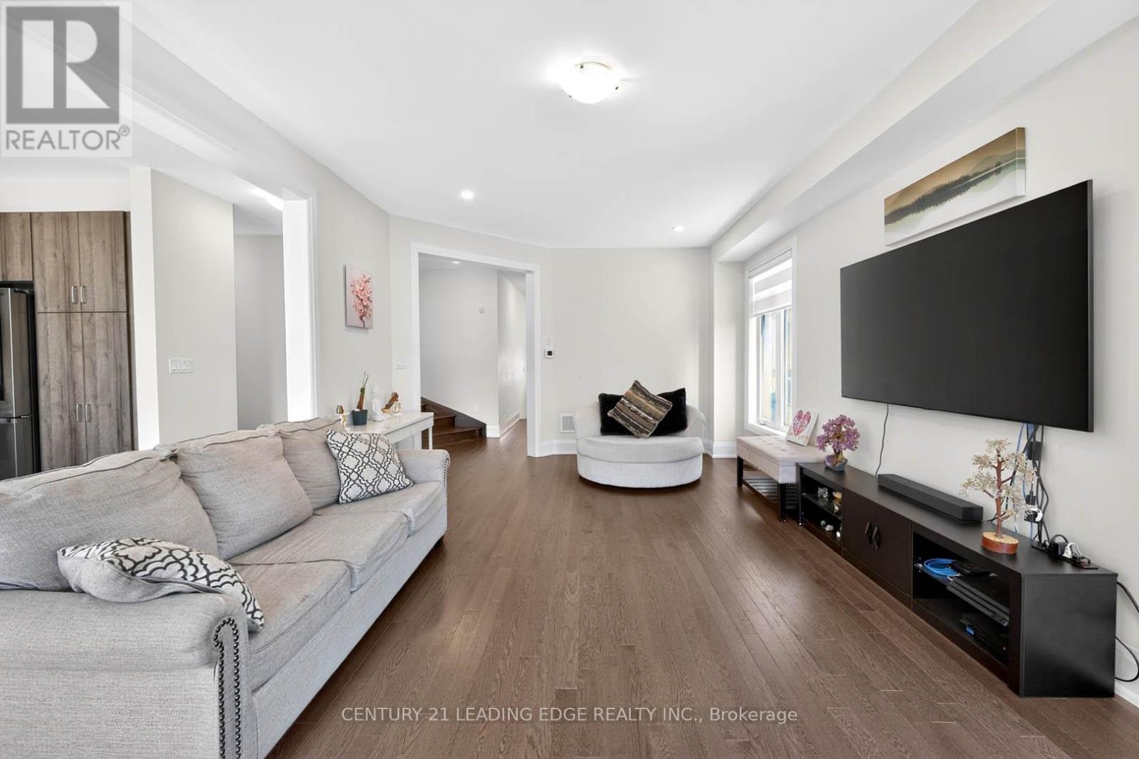 235 Ferragine Crescent, Bradford West Gwillimbury, Ontario  L3Z 4K1 - Photo 8 - N12980104