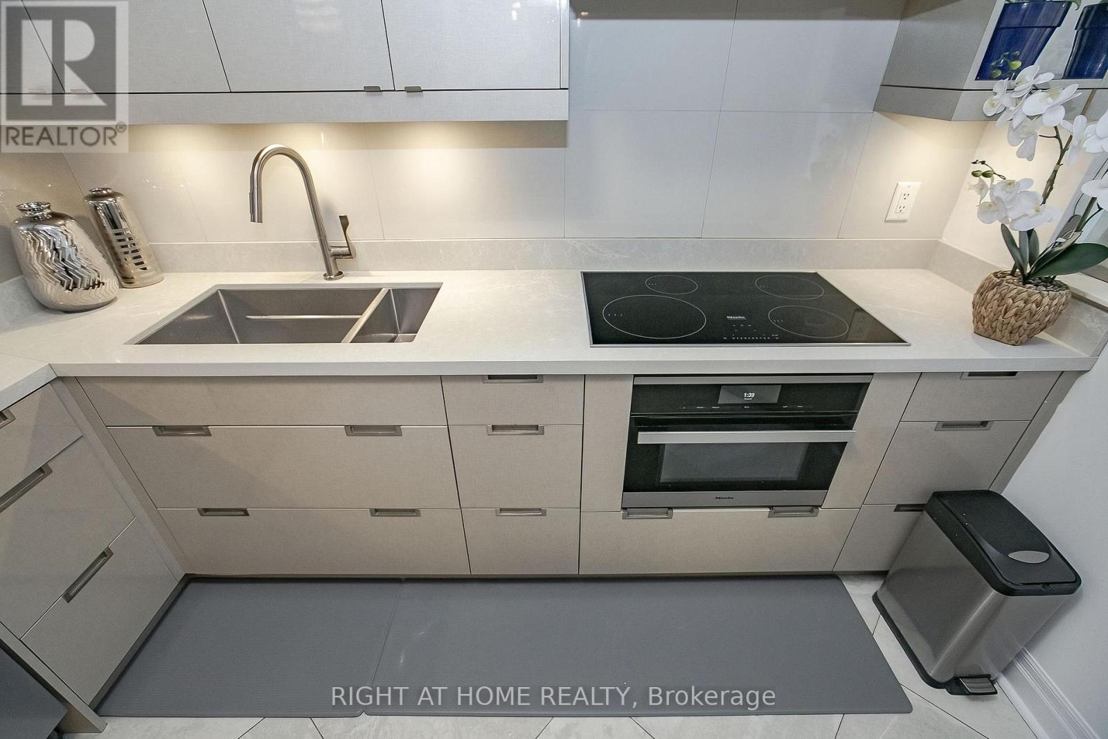 217 - 2119 Lake Shore Boulevard W, Toronto, Ontario  M8V 4E8 - Photo 19 - W12821288