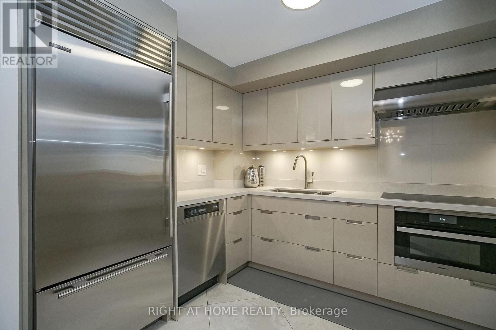 217 - 2119 LAKE SHORE BOULEVARD W, Toronto, Ontario