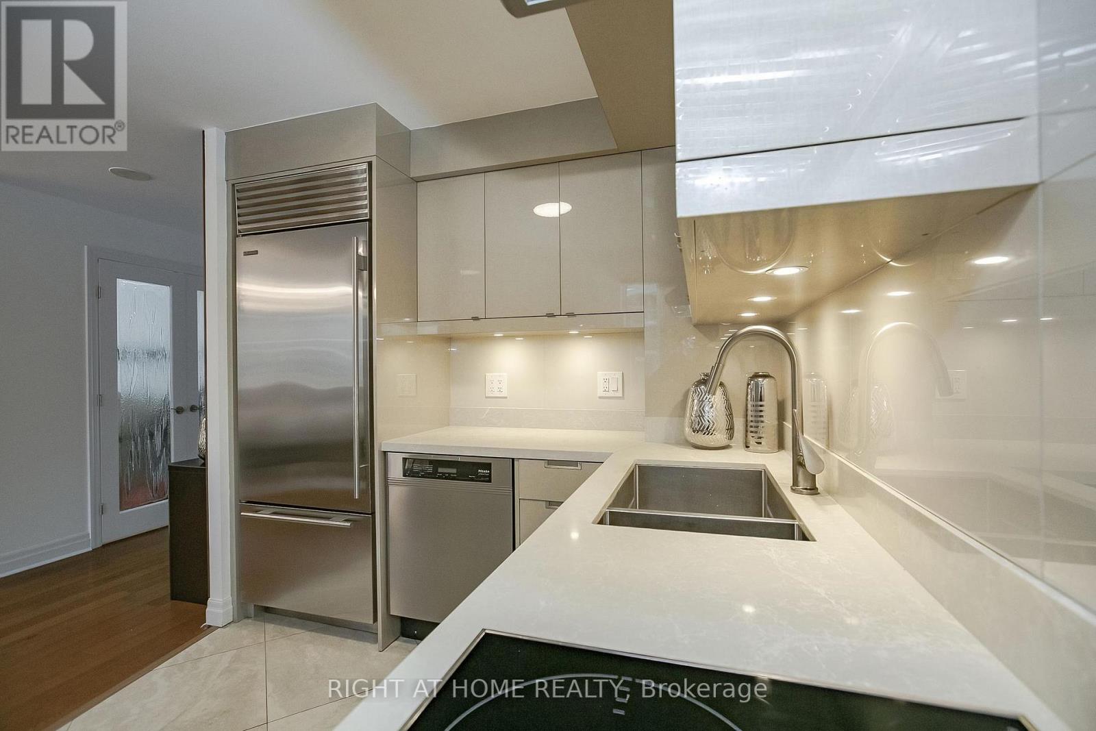 217 - 2119 Lake Shore Boulevard W, Toronto, Ontario  M8V 4E8 - Photo 20 - W12821288