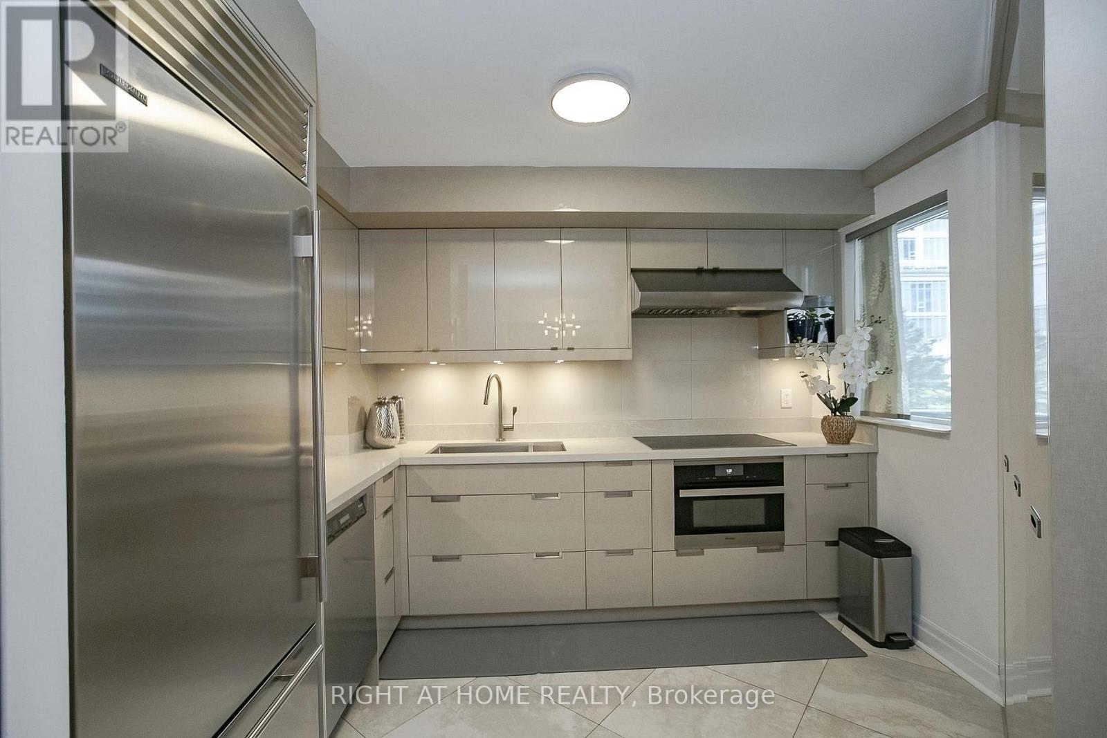 217 - 2119 Lake Shore Boulevard W, Toronto, Ontario  M8V 4E8 - Photo 18 - W12821288