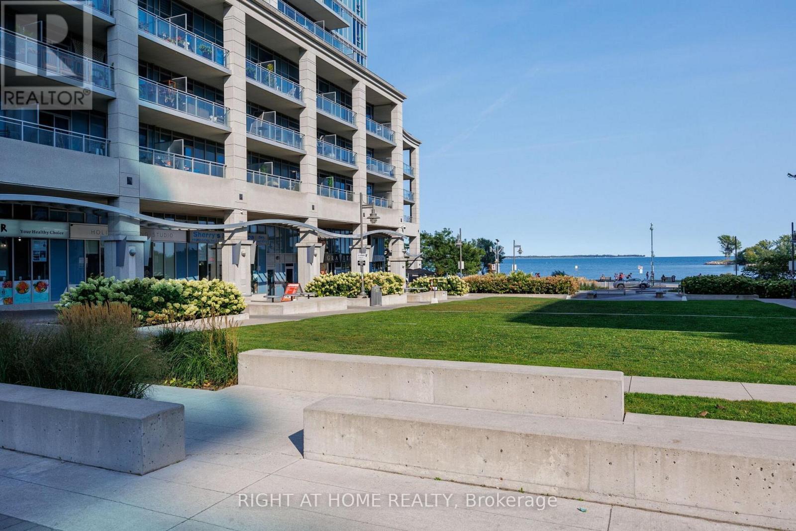 217 - 2119 Lake Shore Boulevard W, Toronto, Ontario  M8V 4E8 - Photo 3 - W12821288