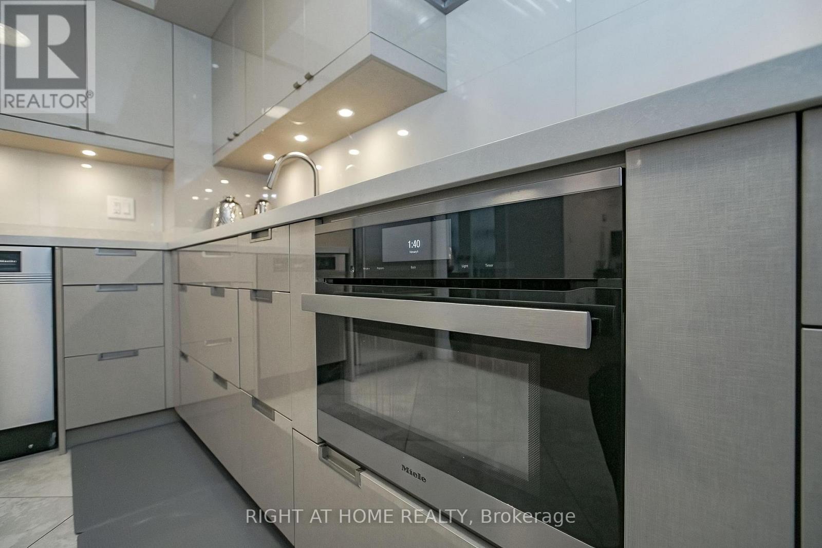 217 - 2119 Lake Shore Boulevard W, Toronto, Ontario  M8V 4E8 - Photo 22 - W12821288