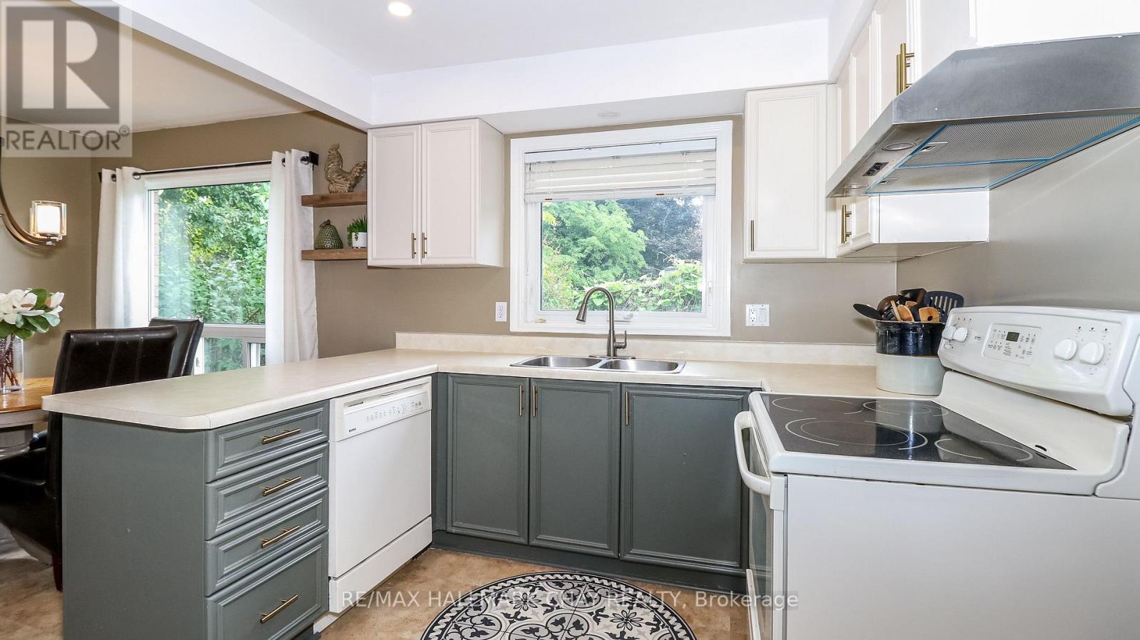 14 Autumn Lane, Barrie (Allandale Heights), Ontario  L4N 6G8 - Photo 18 - S12980092