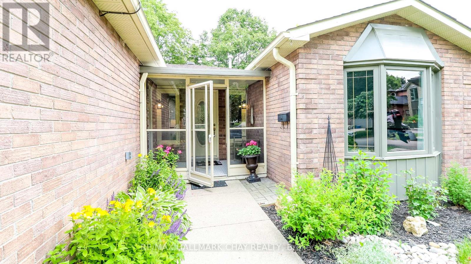 14 Autumn Lane, Barrie (Allandale Heights), Ontario  L4N 6G8 - Photo 3 - S12980092