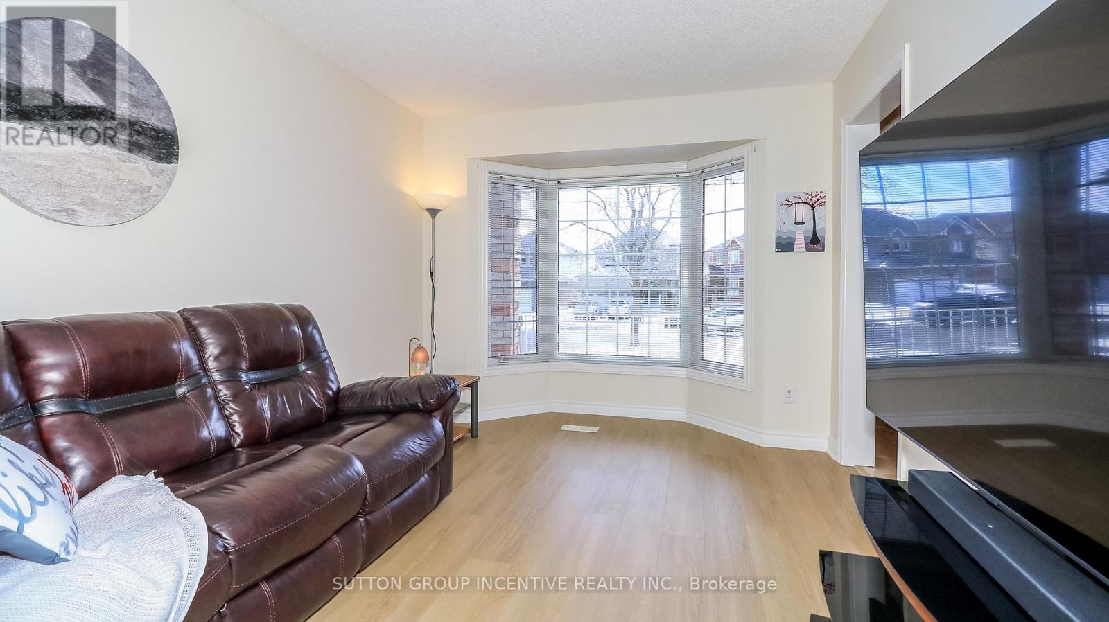 62 Birchwood Drive, Barrie (East Bayfield), Ontario  L4M 6X8 - Photo 6 - S12980128