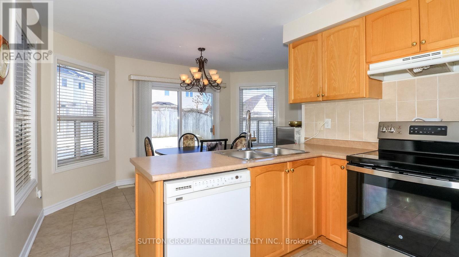 62 Birchwood Drive, Barrie (East Bayfield), Ontario  L4M 6X8 - Photo 8 - S12980128