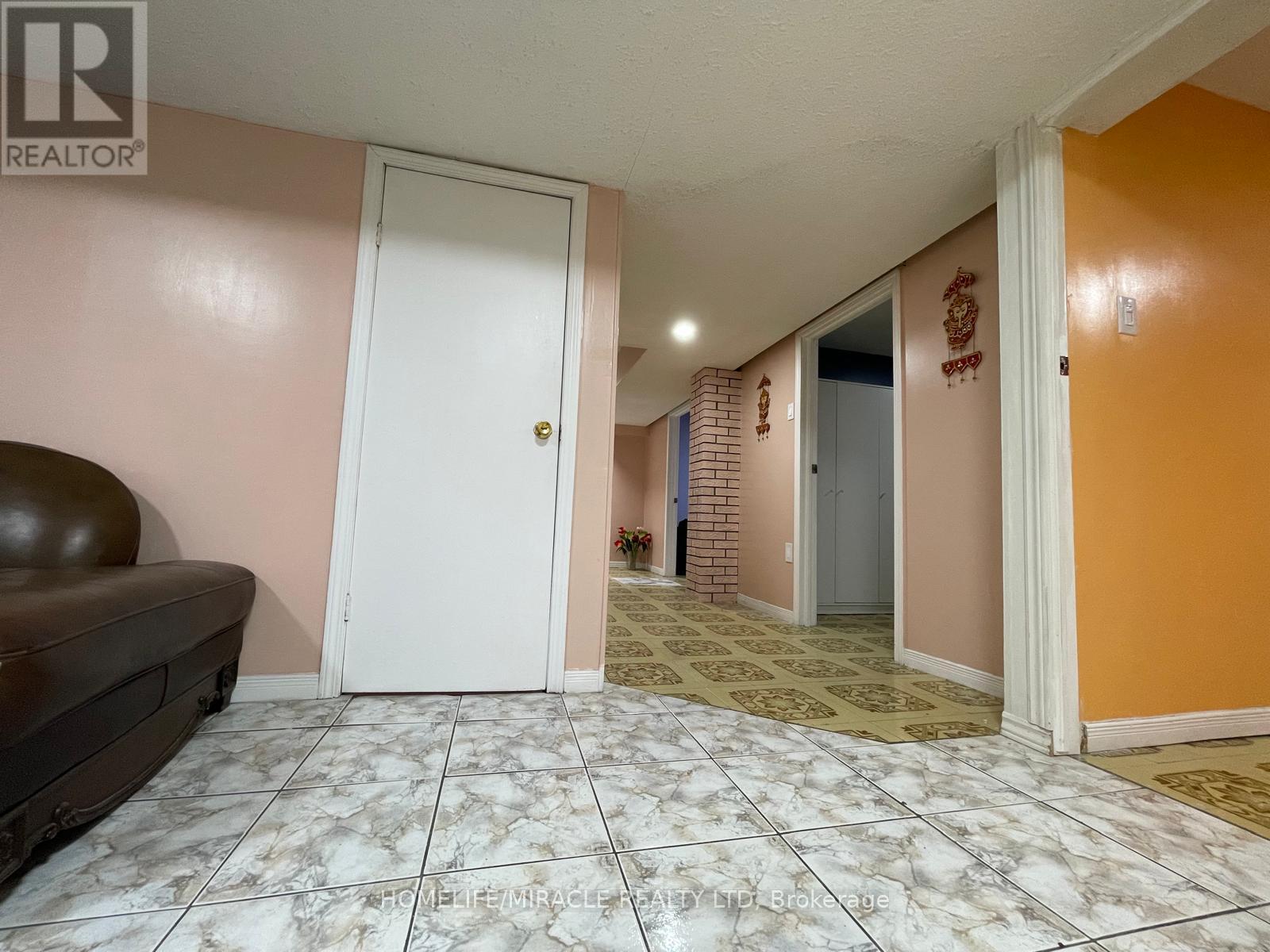 3337 Jolliffe Avenue, Mississauga (Malton), Ontario  L4T 1V6 - Photo 2 - W12980076