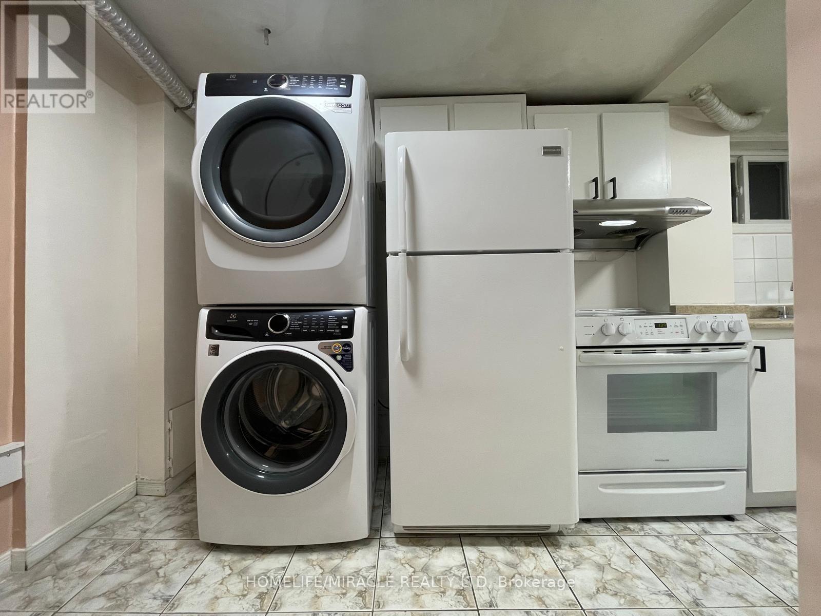 3337 Jolliffe Avenue, Mississauga (Malton), Ontario  L4T 1V6 - Photo 9 - W12980076