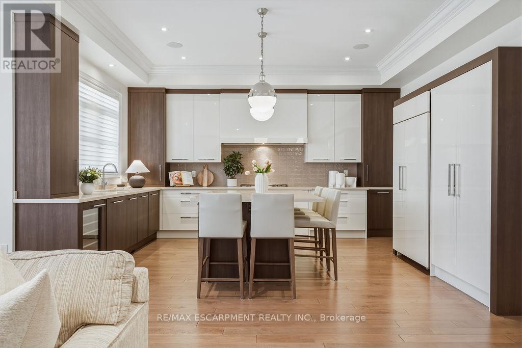 343 Tudor Avenue, Oakville, Ontario  L6K 2V5 - Photo 15 - W12980110