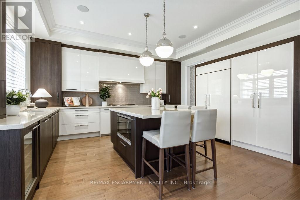 343 Tudor Avenue, Oakville, Ontario  L6K 2V5 - Photo 17 - W12980110