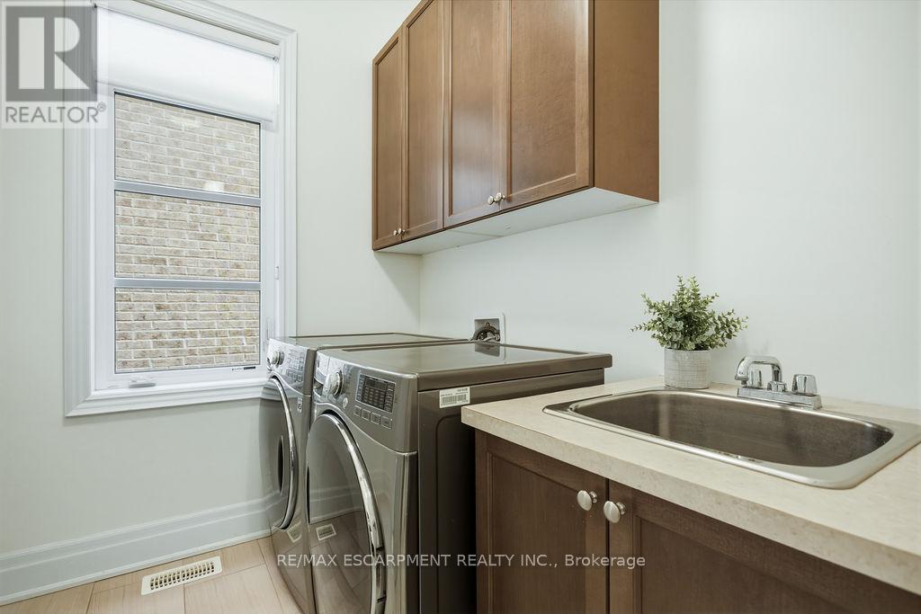 343 Tudor Avenue, Oakville, Ontario  L6K 2V5 - Photo 22 - W12980110