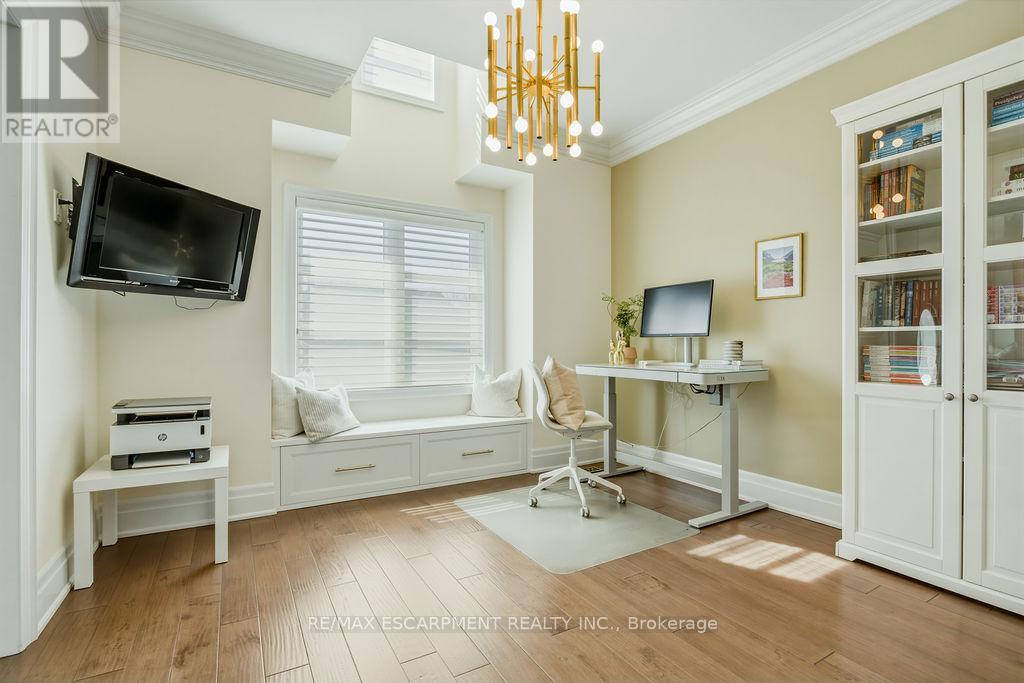 343 Tudor Avenue, Oakville, Ontario  L6K 2V5 - Photo 24 - W12980110