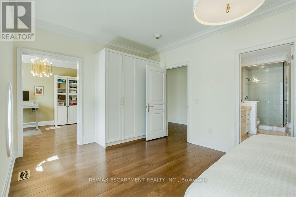 343 Tudor Avenue, Oakville, Ontario  L6K 2V5 - Photo 26 - W12980110