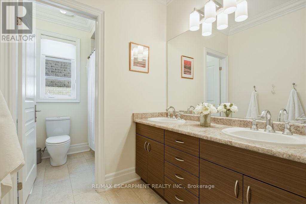 343 Tudor Avenue, Oakville, Ontario  L6K 2V5 - Photo 30 - W12980110