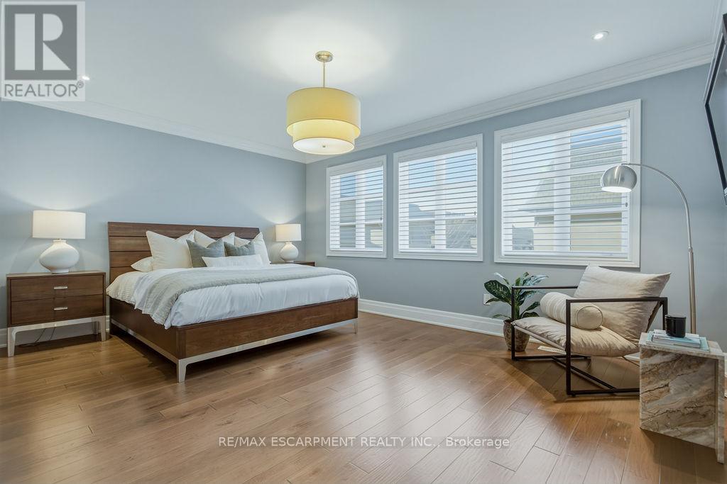 343 Tudor Avenue, Oakville, Ontario  L6K 2V5 - Photo 33 - W12980110