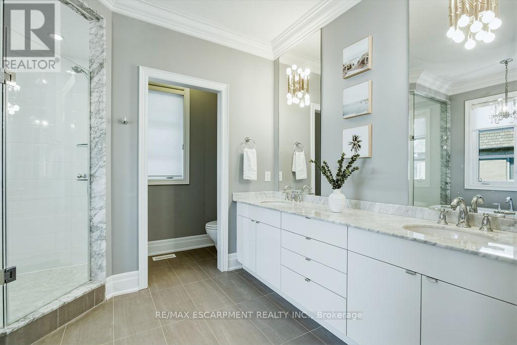 343 Tudor Avenue, Oakville, Ontario  L6K 2V5 - Photo 35 - W12980110