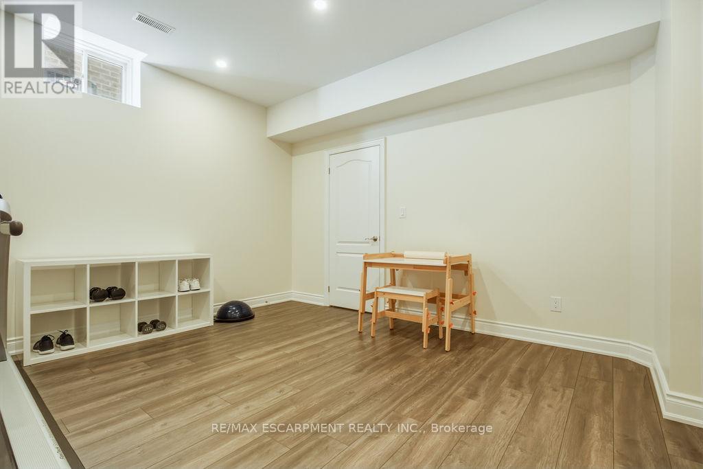 343 Tudor Avenue, Oakville, Ontario  L6K 2V5 - Photo 39 - W12980110