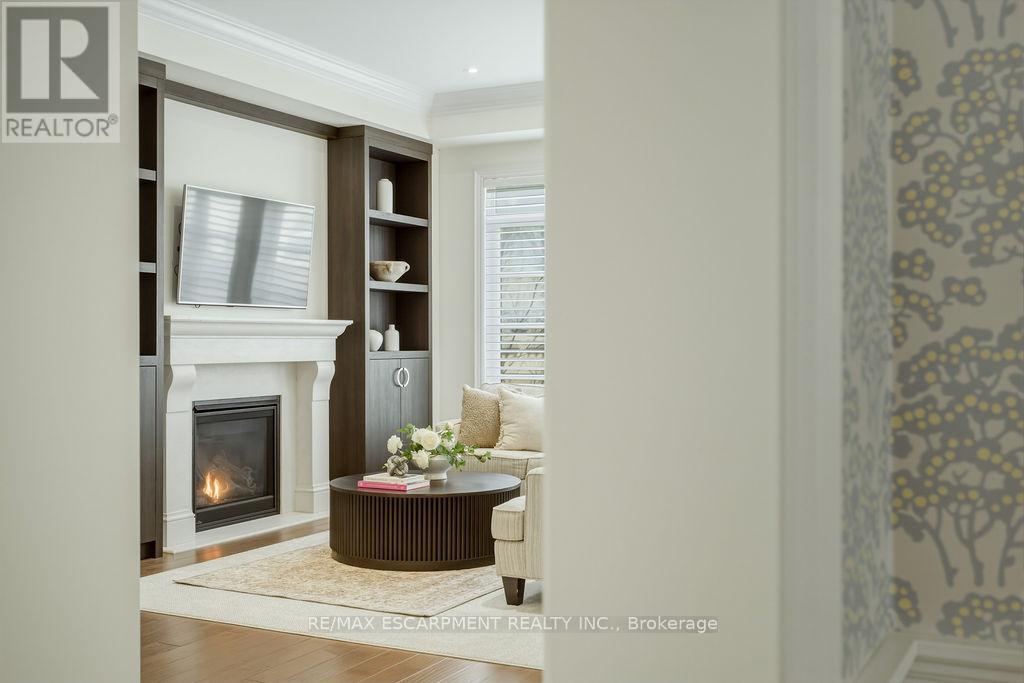 343 Tudor Avenue, Oakville, Ontario  L6K 2V5 - Photo 9 - W12980110