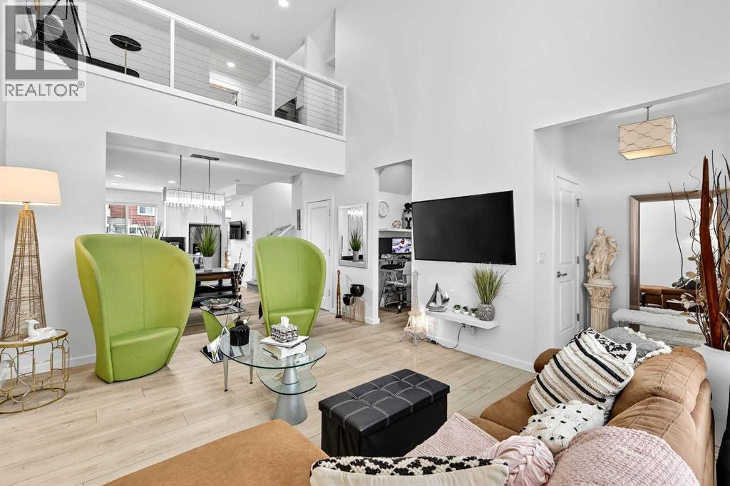 42 Heirloom Manor SE, Calgary, Alberta  T3S 0H2 - Photo 6 - A2297204