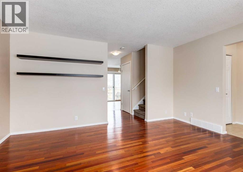 8 Castlepark Way Ne, Calgary, Alberta  T3J 1R8 - Photo 6 - A2298883