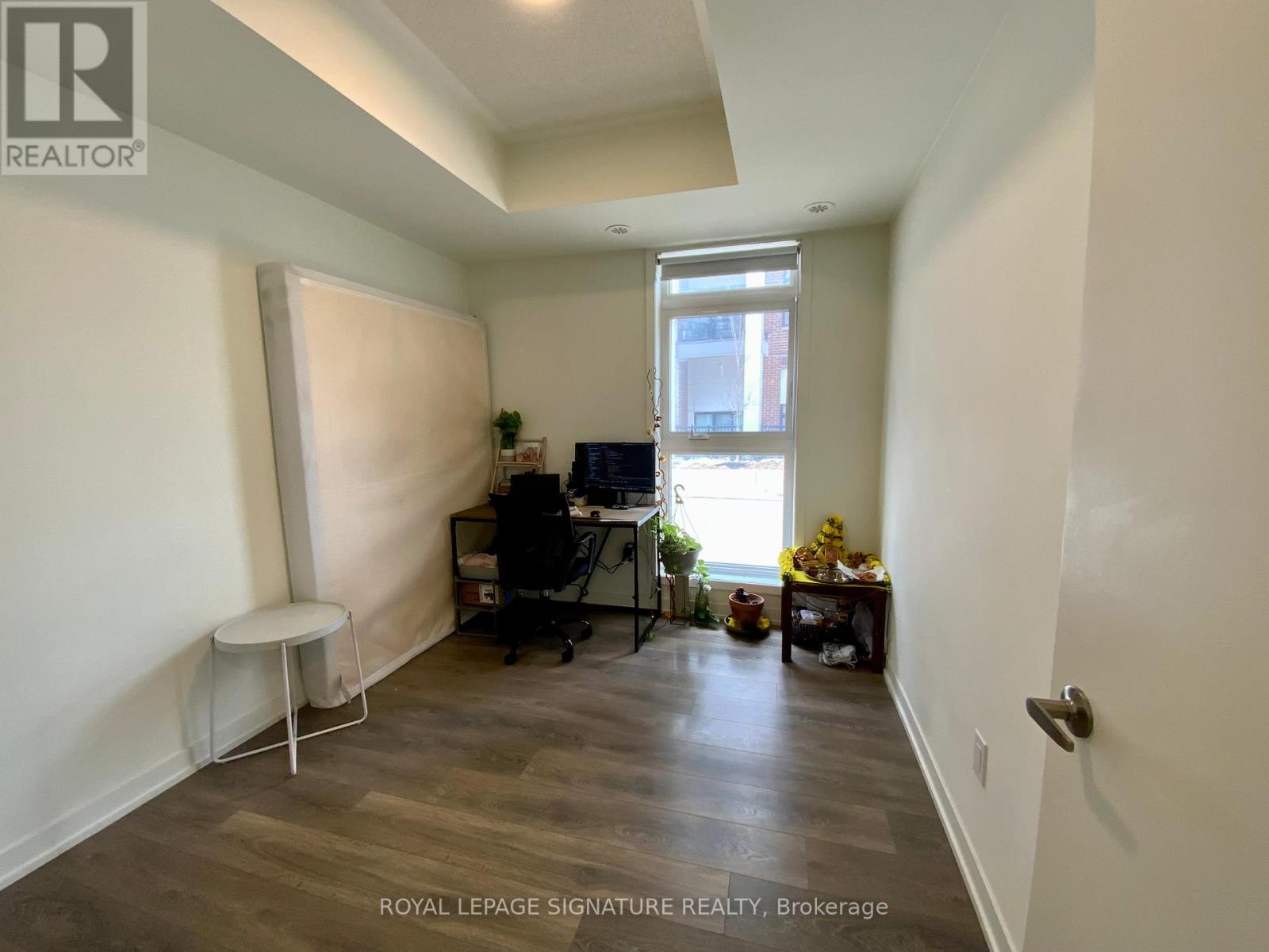 P101 - 145 Canon Jackson Drive, Toronto, Ontario  M6M 0E1 - Photo 9 - W12861546