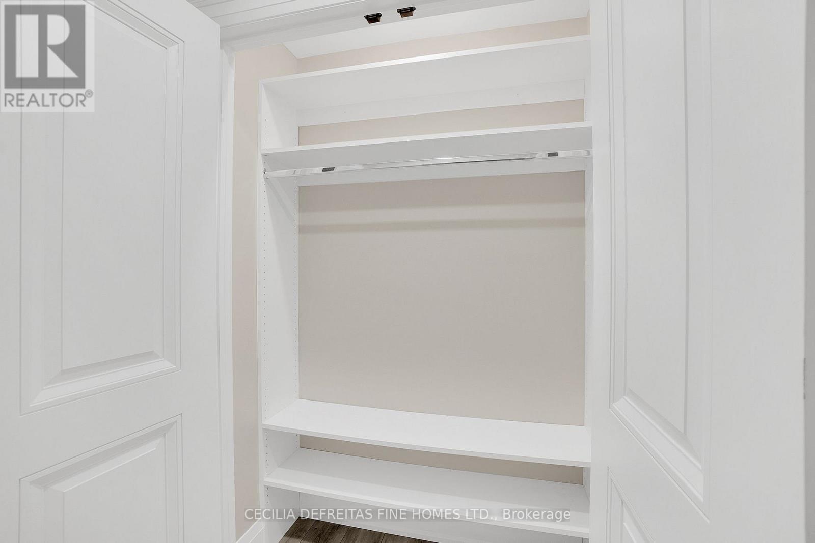 70 Haverson Boulevard, Toronto, Ontario  M6M 3J9 - Photo 17 - W12893362