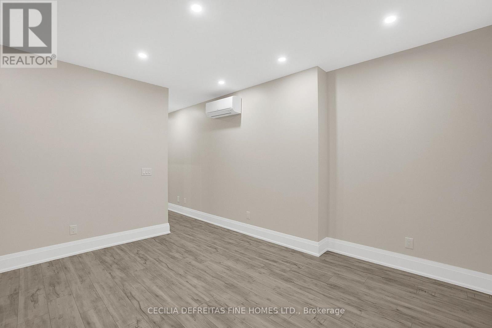 70 Haverson Boulevard, Toronto, Ontario  M6M 3J9 - Photo 11 - W12893362