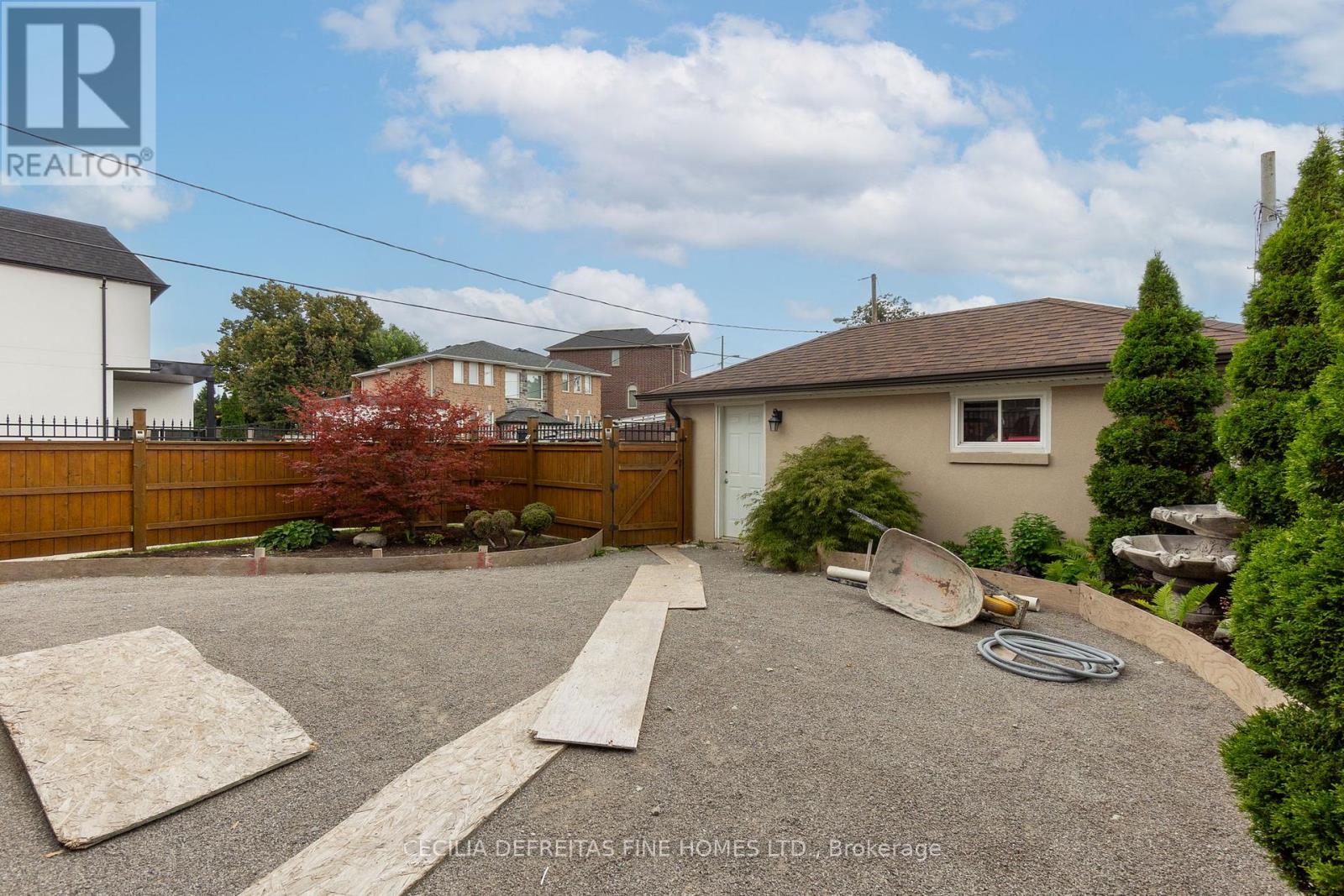 70 Haverson Boulevard, Toronto, Ontario  M6M 3J9 - Photo 26 - W12893362