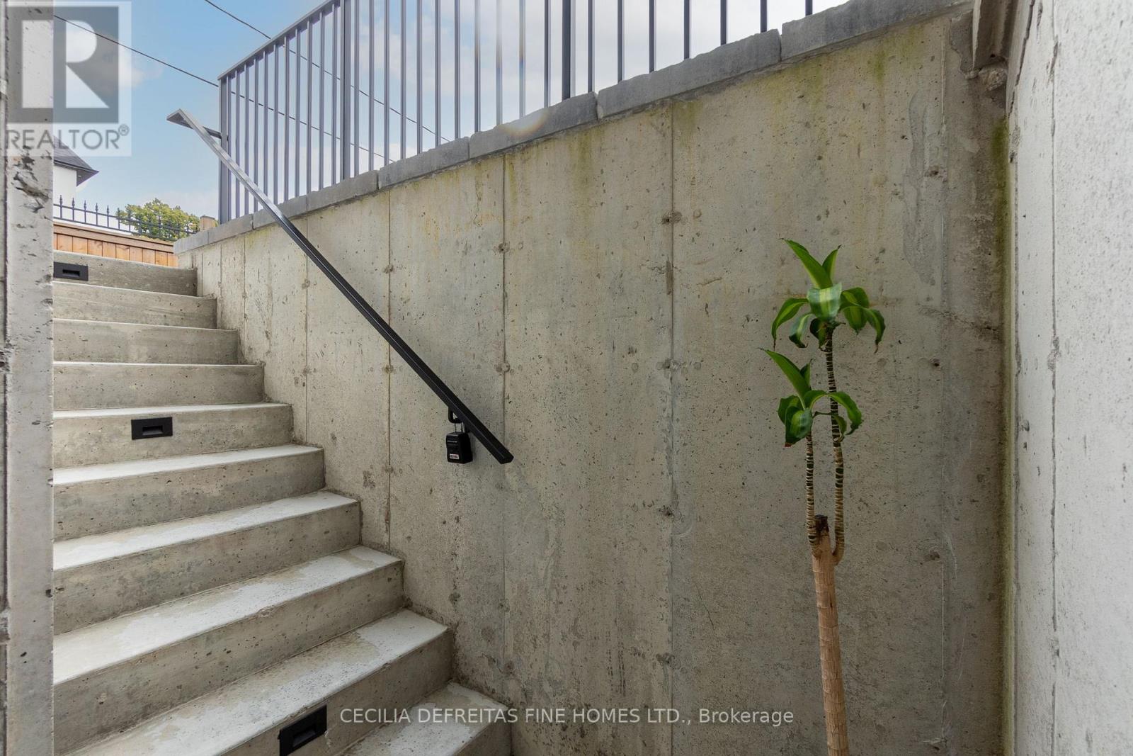 70 Haverson Boulevard, Toronto, Ontario  M6M 3J9 - Photo 24 - W12893362