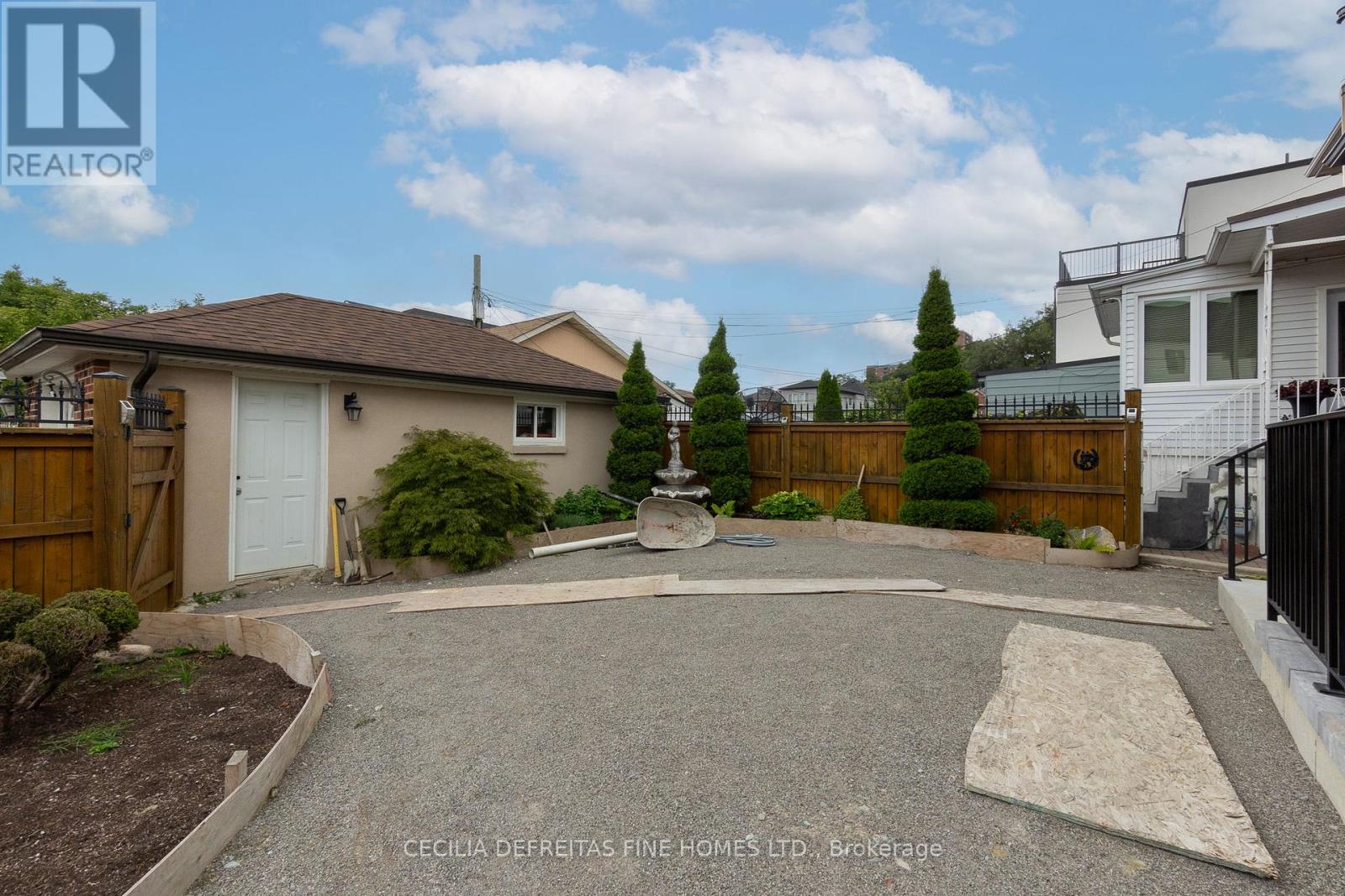 70 Haverson Boulevard, Toronto, Ontario  M6M 3J9 - Photo 27 - W12893362