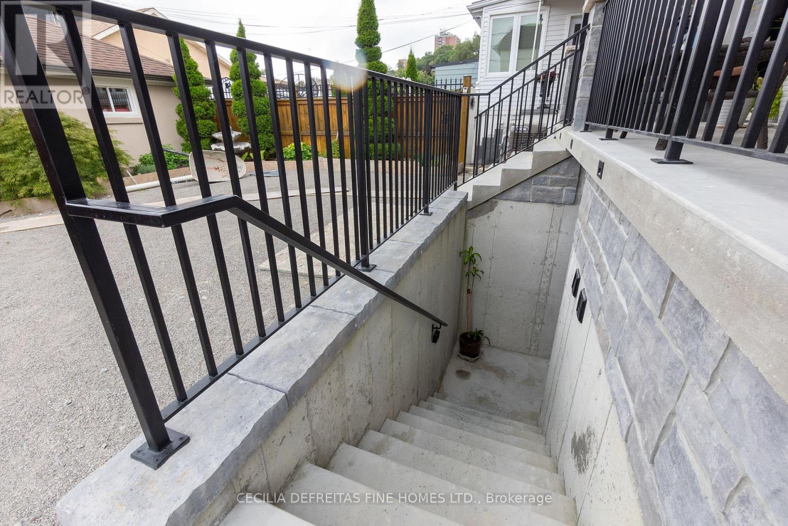 70 Haverson Boulevard, Toronto, Ontario  M6M 3J9 - Photo 25 - W12893362