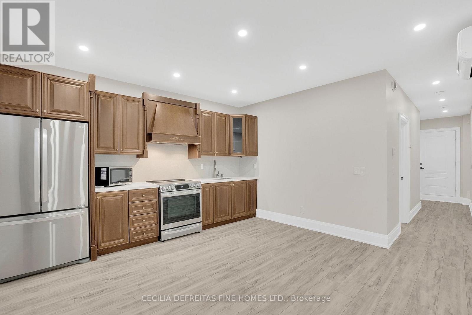 70 Haverson Boulevard, Toronto, Ontario  M6M 3J9 - Photo 8 - W12893362