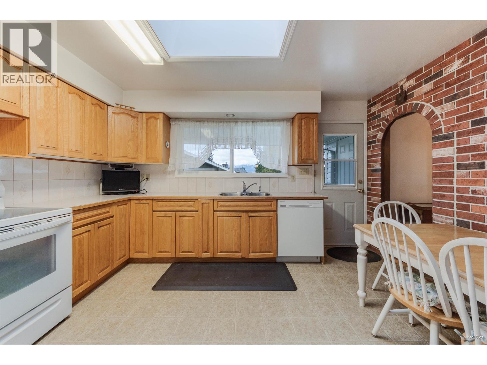 2992 Lazy A Street, Coquitlam, British Columbia  V3C 3N7 - Photo 15 - R3109450