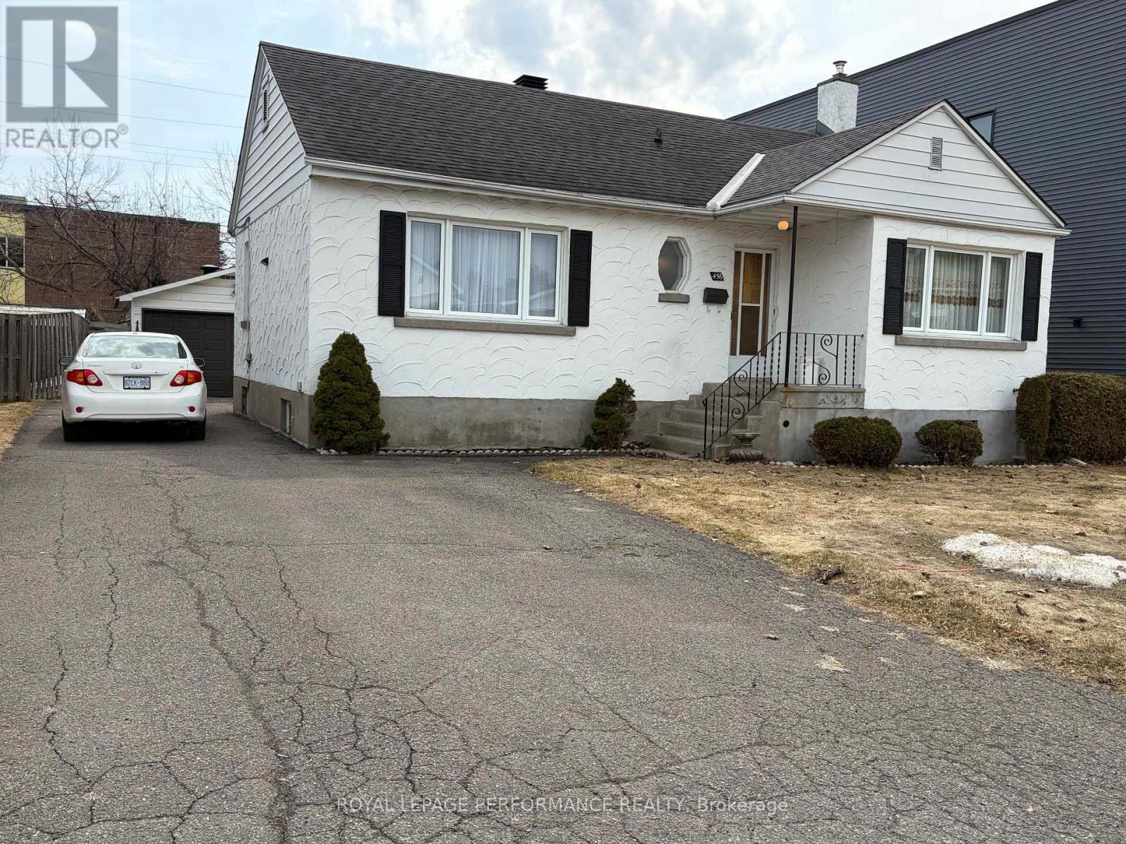 456 BLAKE BOULEVARD, Ottawa, Ontario