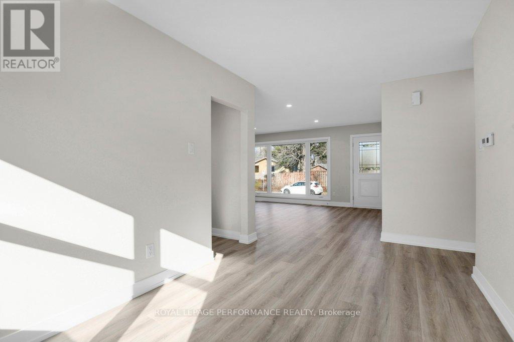 624 Clarke Avenue, Ottawa, Ontario  K1K 0Y7 - Photo 12 - X12882826