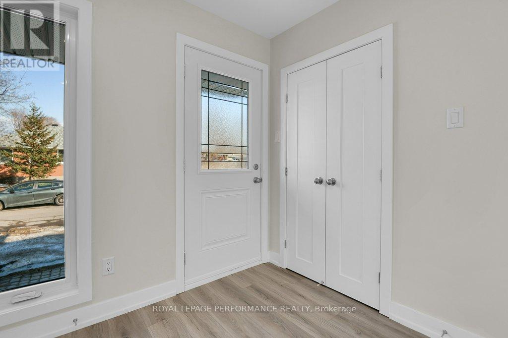 624 Clarke Avenue, Ottawa, Ontario  K1K 0Y7 - Photo 3 - X12882826