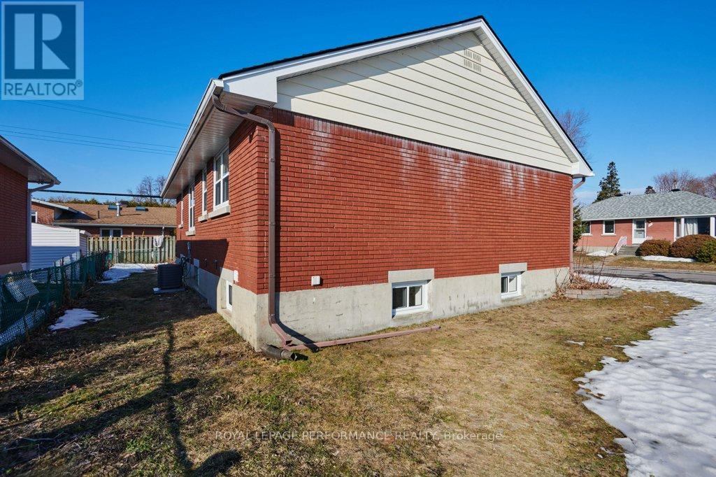 624 Clarke Avenue, Ottawa, Ontario  K1K 0Y7 - Photo 37 - X12882826