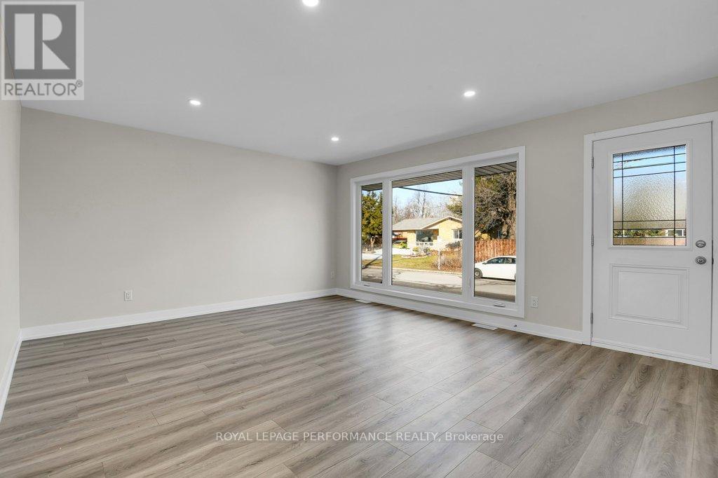 624 Clarke Avenue, Ottawa, Ontario  K1K 0Y7 - Photo 4 - X12882826