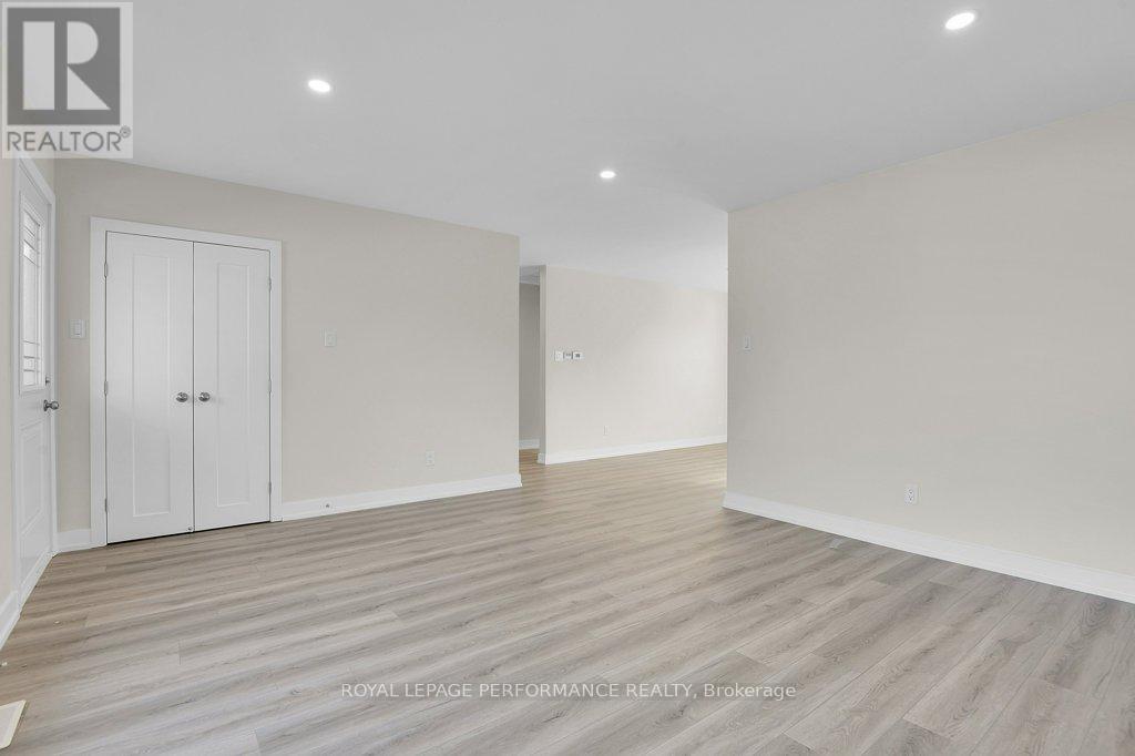 624 Clarke Avenue, Ottawa, Ontario  K1K 0Y7 - Photo 7 - X12882826