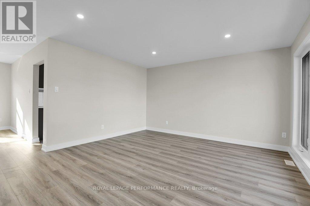 624 Clarke Avenue, Ottawa, Ontario  K1K 0Y7 - Photo 8 - X12882826