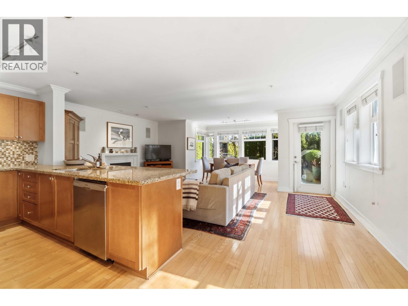 2420 Sasamat Street, Vancouver, British Columbia  V6R 4S8 - Photo 11 - R3109585