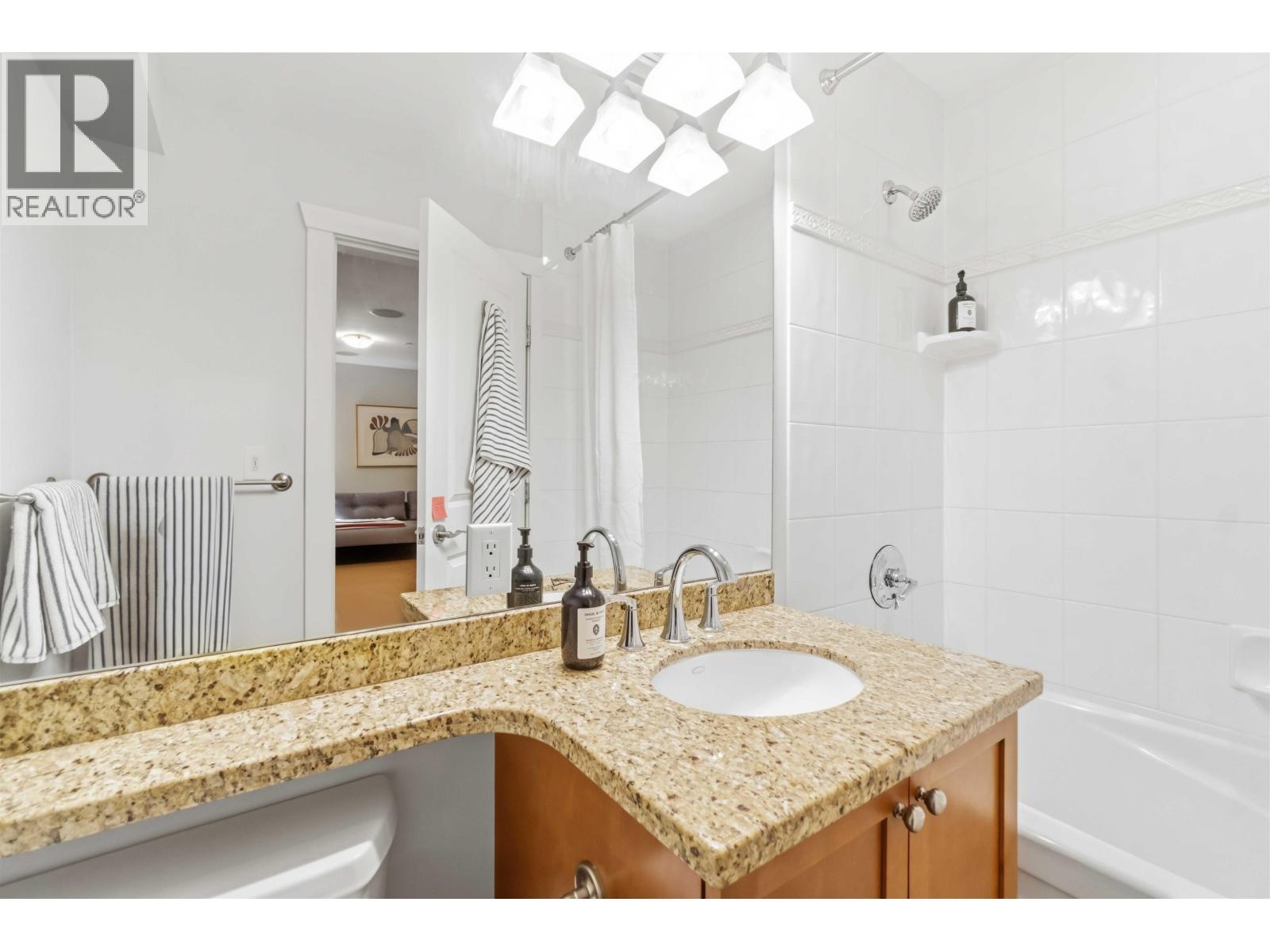 2420 Sasamat Street, Vancouver, British Columbia  V6R 4S8 - Photo 24 - R3109585