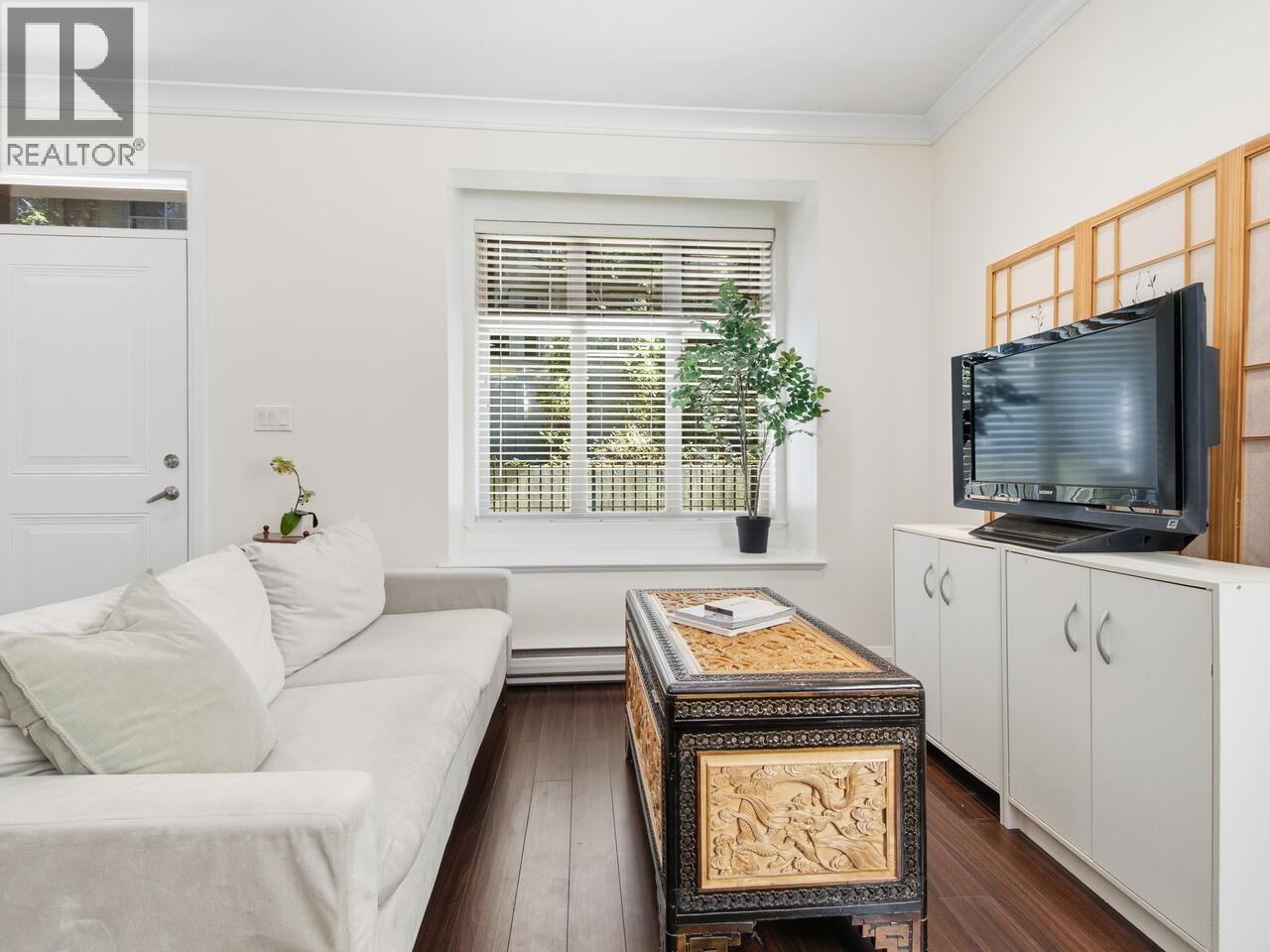 114 5588 Patterson, Burnaby, British Columbia  V5H 0A7 - Photo 4 - R3109583