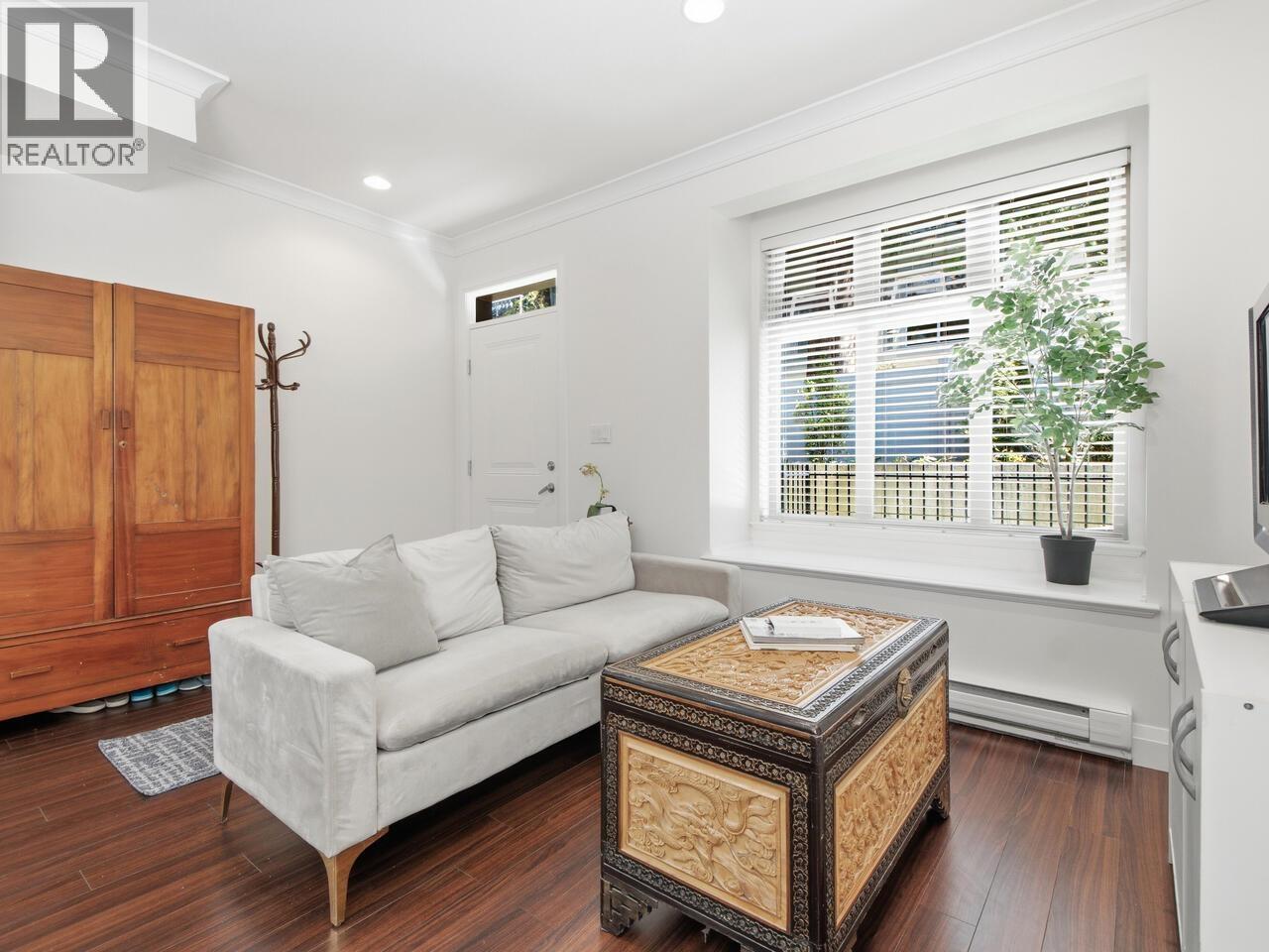 114 5588 Patterson, Burnaby, British Columbia  V5H 0A7 - Photo 3 - R3109583